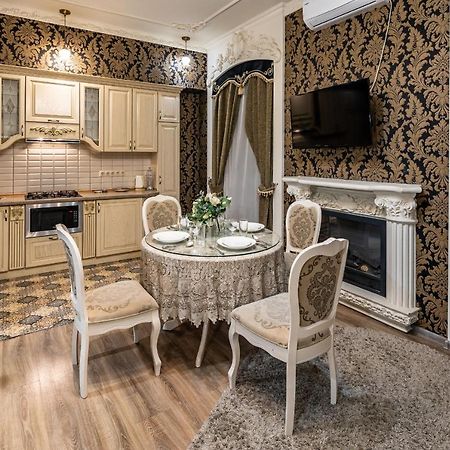 Classic Royal Central Apartment. Balcony And A/C Lviv Buitenkant foto