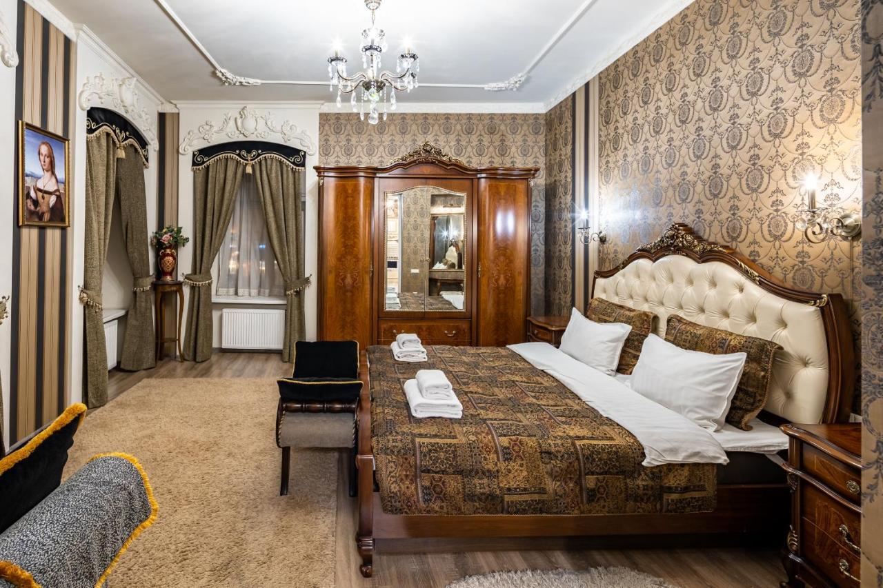 Classic Royal Central Apartment. Balcony And A/C Lviv Buitenkant foto