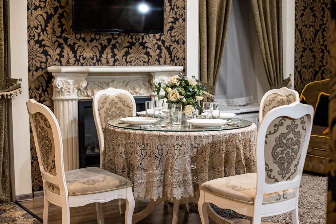 Classic Royal Central Apartment. Balcony And A/C Lviv Buitenkant foto